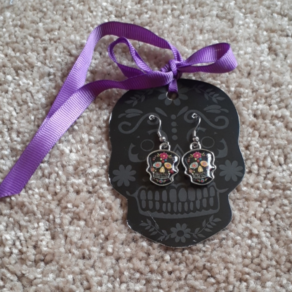 SPOOKY SKULLS EArrings